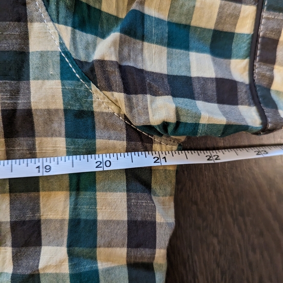 EUC Guess button up short sleeve shirt - Picture 11 of 11